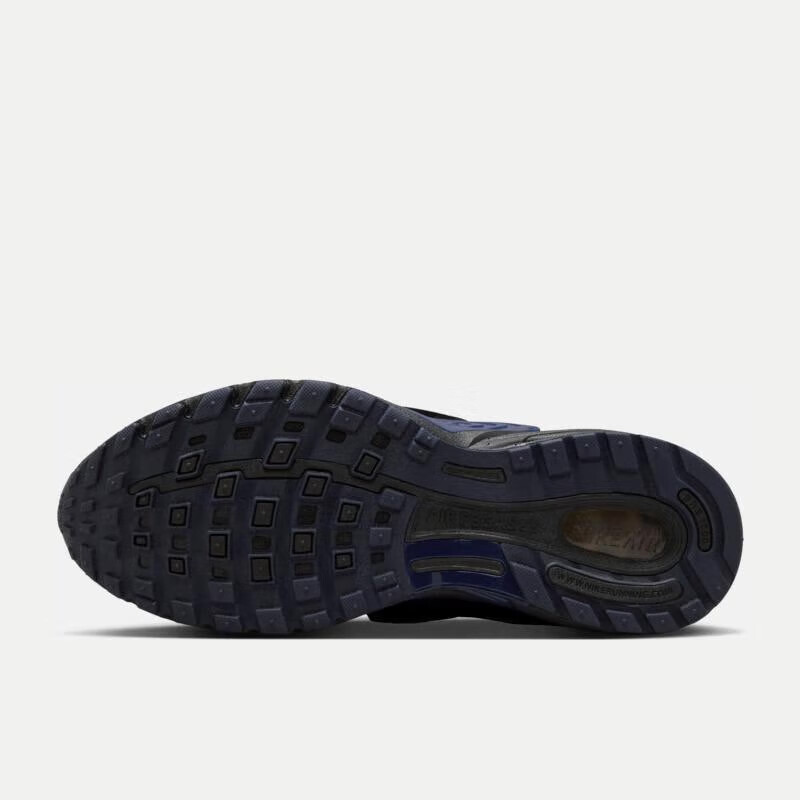 Nike's New Navy Blue Air Cushi - Street Fashion Nike recensie en prijs