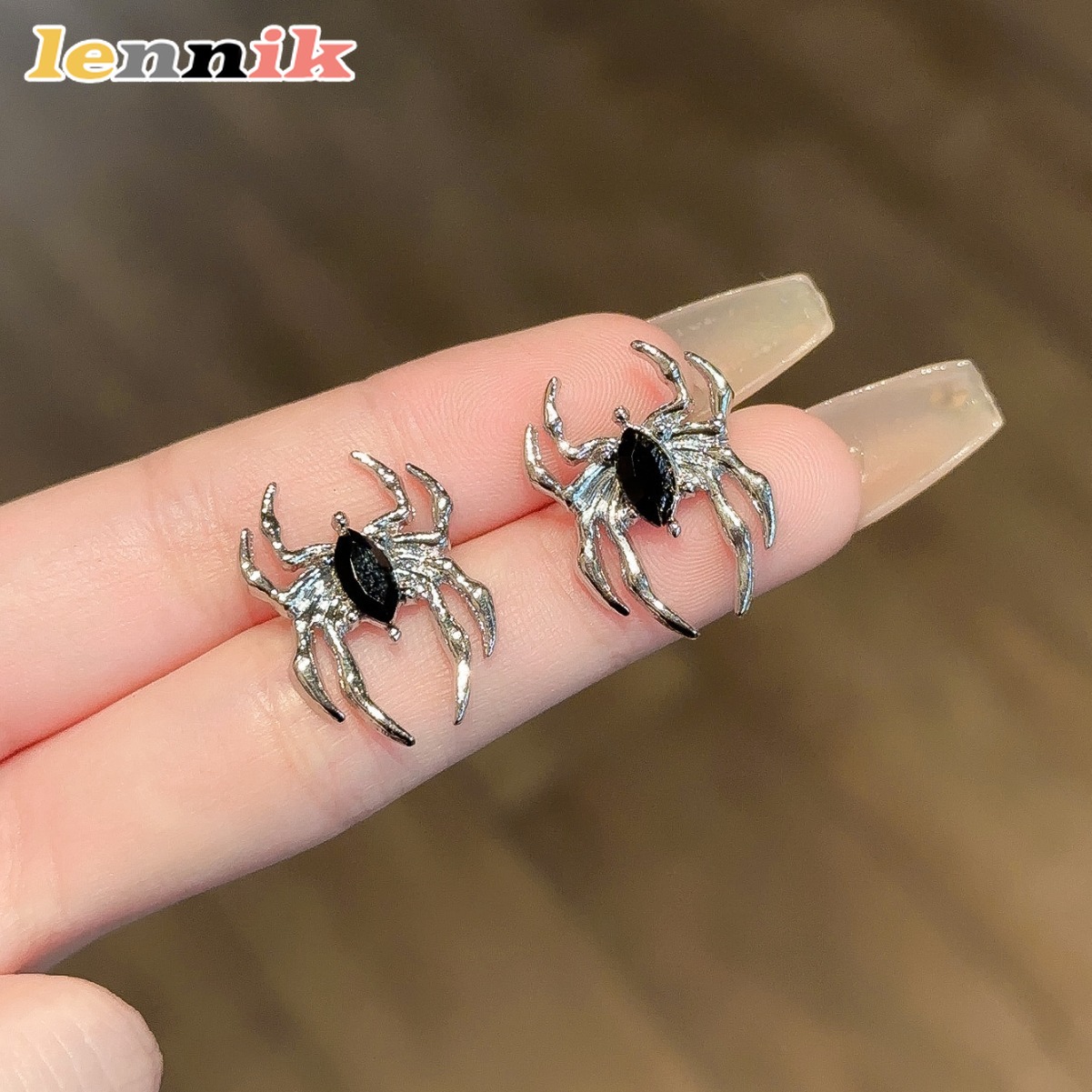 LENNIK Unique Spider Earrings, - Street Fashion Now recensie en prijs